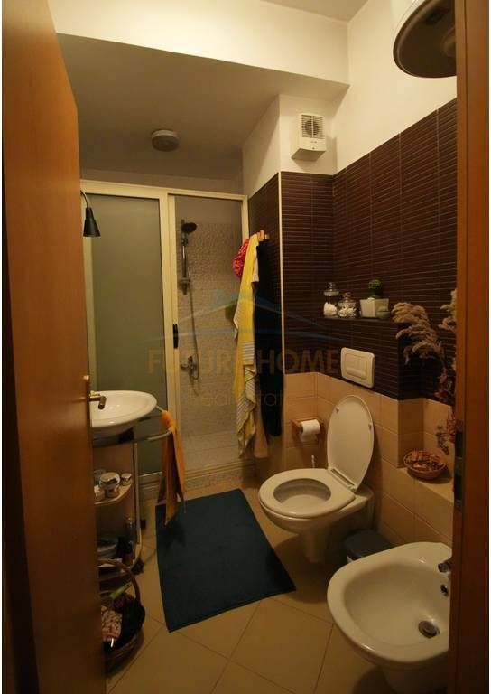 Shitje, Apartament 2+1+2, Komuna e Parisit