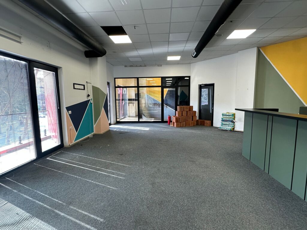 Office for rent ARLIS, opposite QSUT