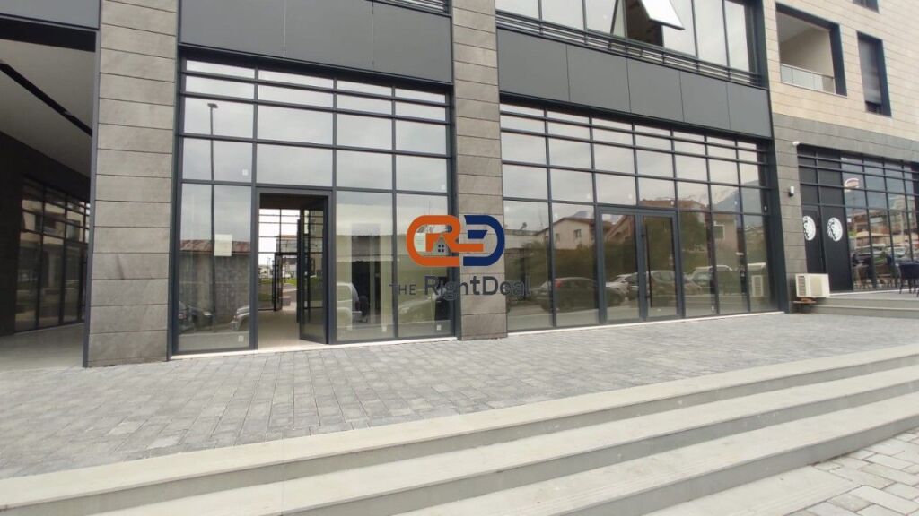 Ne Porcelan, Perballe UET, Jepet Me Qira Ambient Biznesi Me Mundesi Reklamimi!!