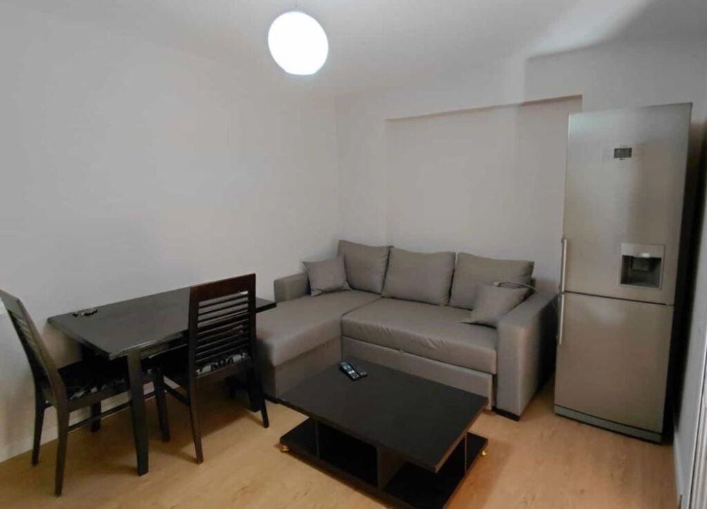 APARTAMENT ME QIRA TEK RRUGA E BARRIKADAVE 1+1