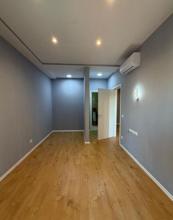 📌Ambient Biznesi (Zyrë) me Qira tek Garden Building