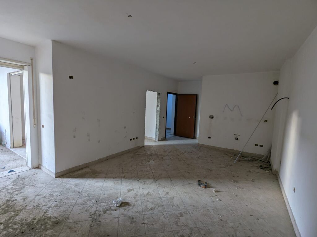 OKAZION Shitet apartament 1+1 prane Gama Market VLORE