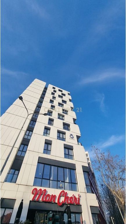 AMBIENT KOMERCIAL ME QIRA BUZE RRUGE, TEK FARMACIA 10