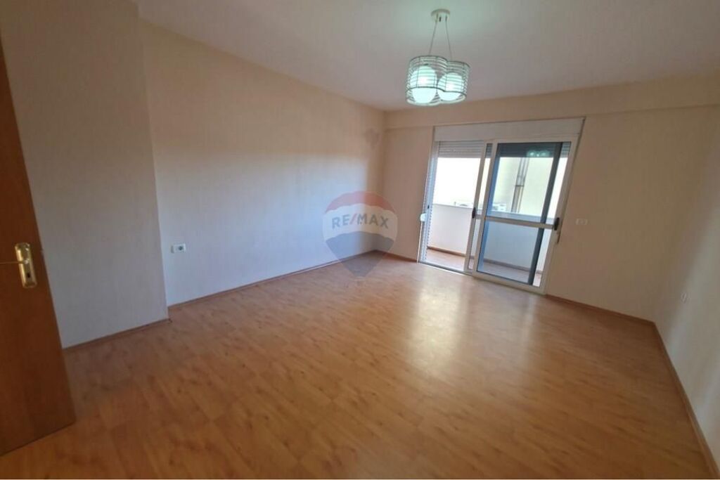 Shesim Apartament 2+1 me Hipoteke, Prane Medresese