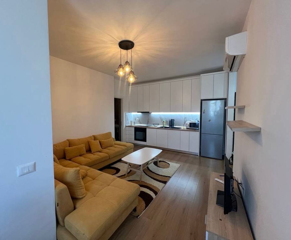 Grand Galeri Apartament me qera 2+1+2