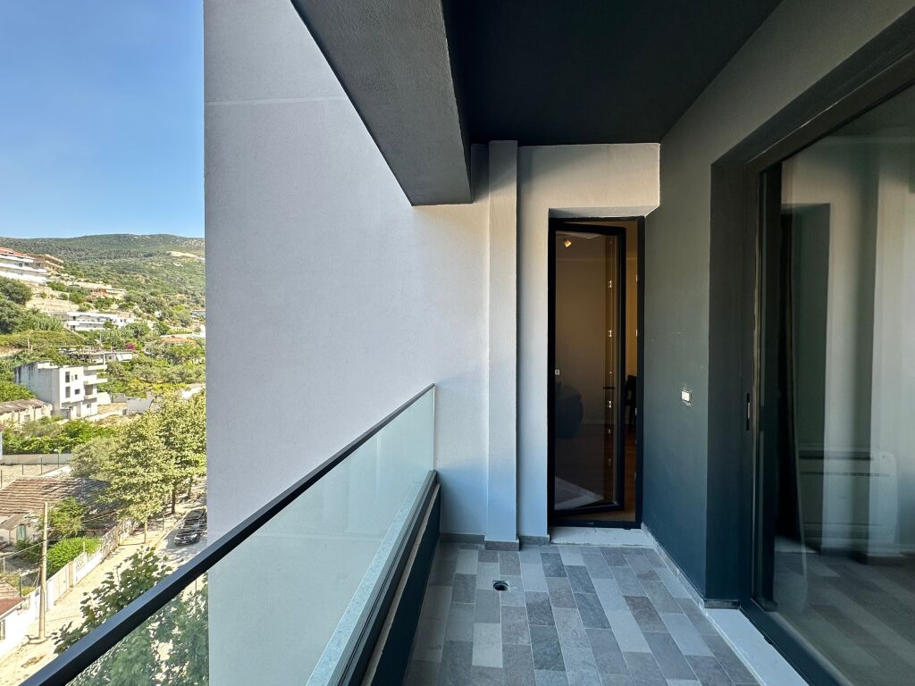 Apartament 2+1+2 në shitje në Lungomare Vlore