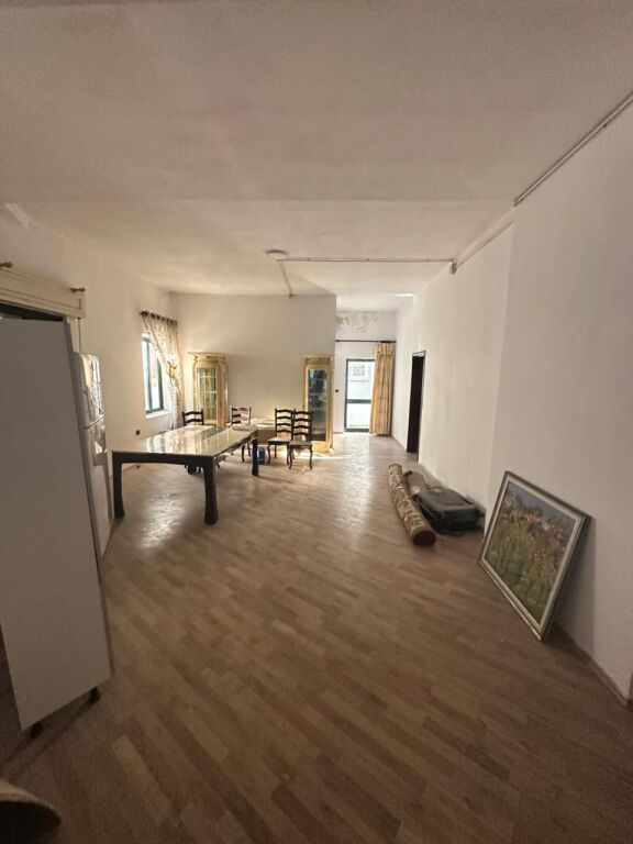 JEPET ME QERA AMBIENT BIZNESI QENDER,DURRES