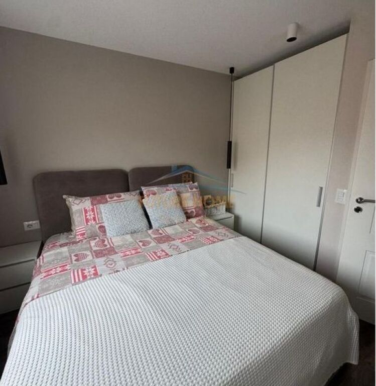 Shitet,Apartament 3+1+2, 21 Dhjetori,Tiranë