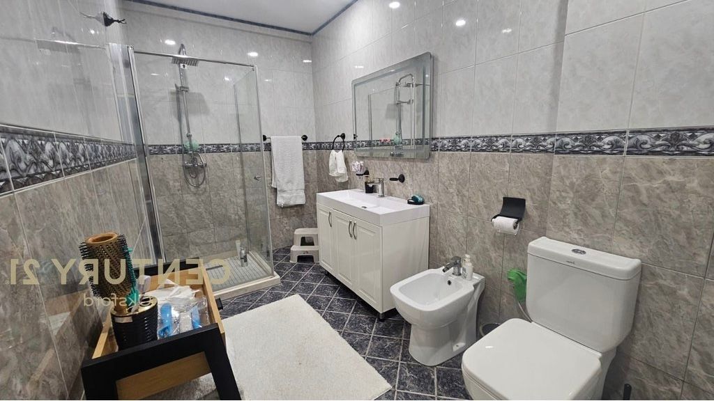 Apartament me qera 2+1 te rrg e Barrikades