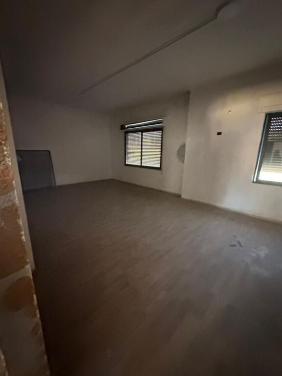 JEPET ME QERA AMBIENT BIZNESI QENDER,DURRES