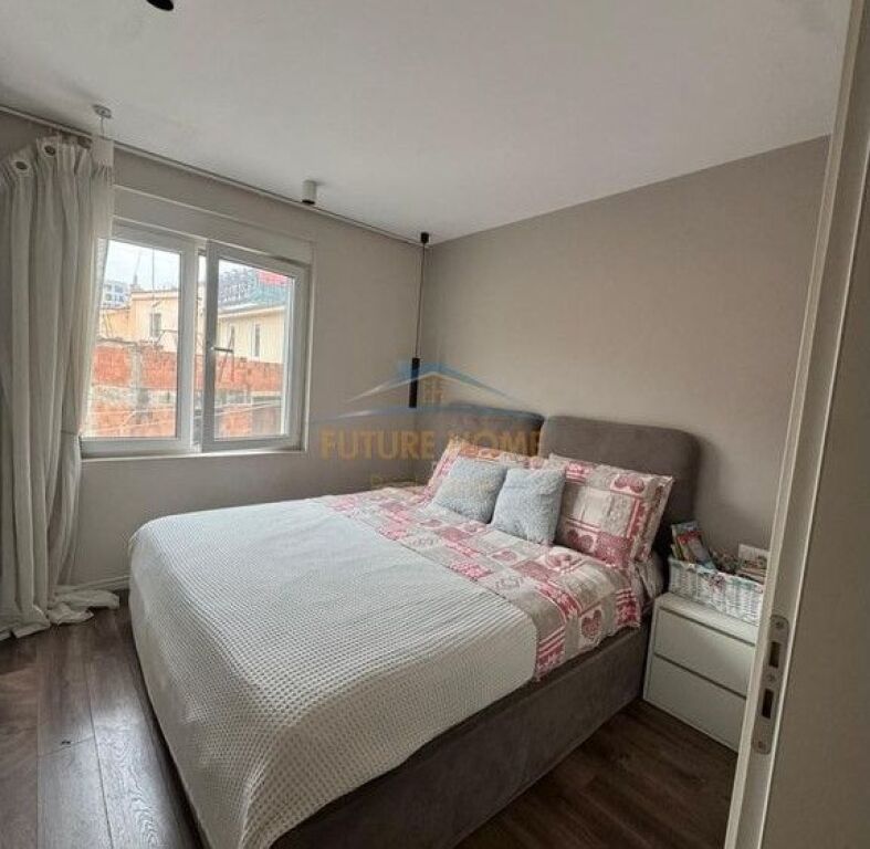 Shitet,Apartament 3+1+2, 21 Dhjetori,Tiranë