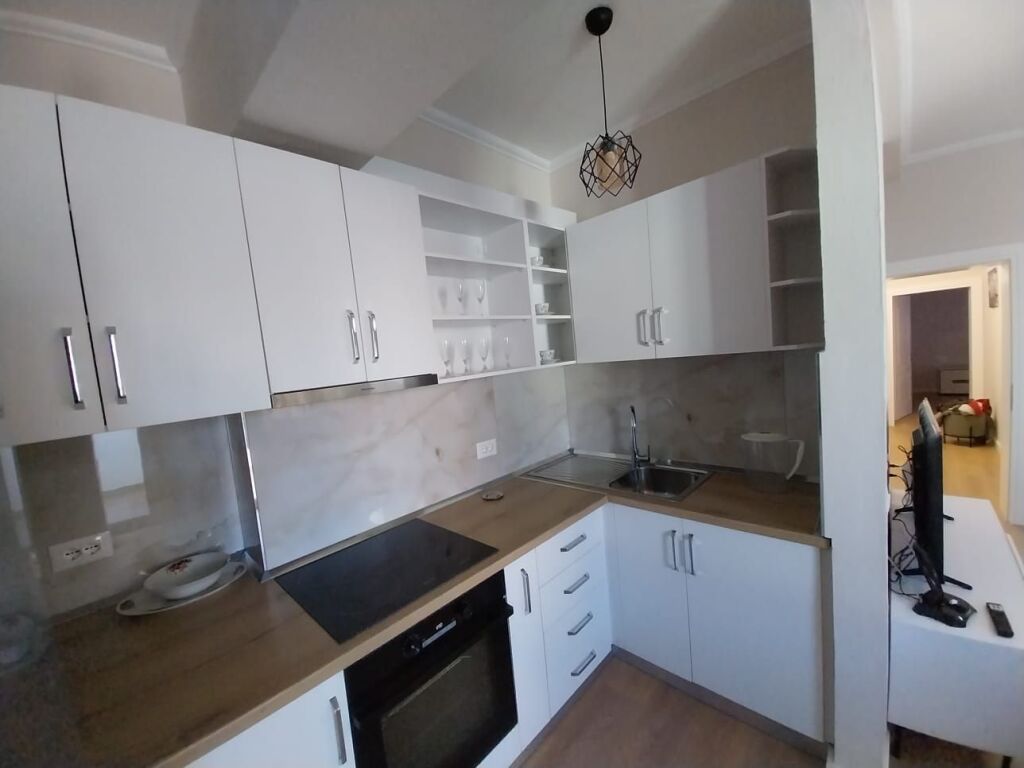 JEPET ME QERA APARTAMENT 2+1 PRANE MUZEUMIT , DURRËS