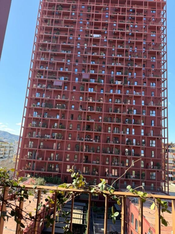 AMBIENT BIZNESI ME QIRA TE GARDEN BUILDING