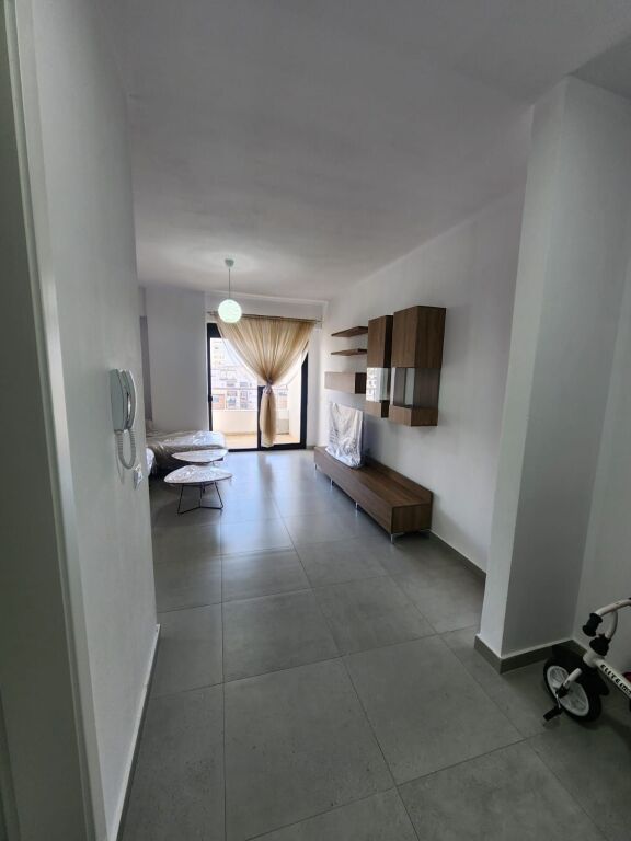 JEPET ME QERA APARTAMENT 2+1 PRANE MUZEUMIT , DURRËS