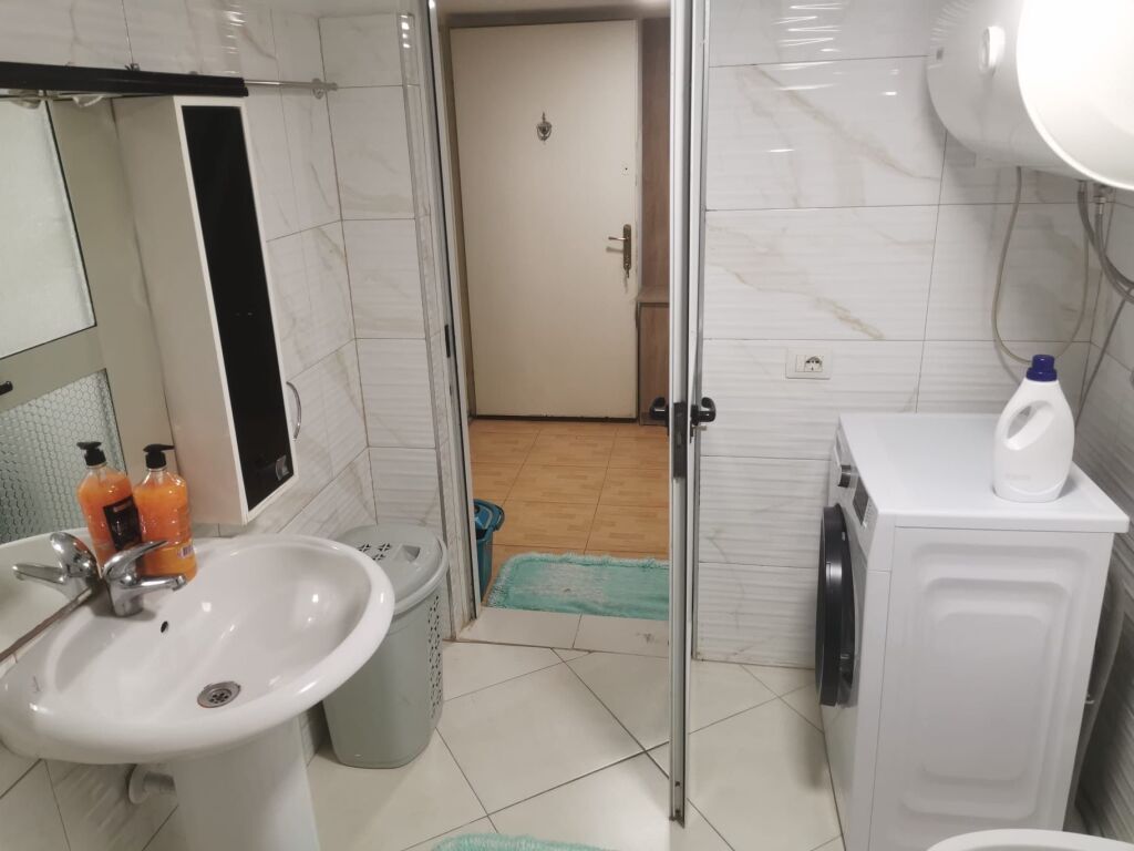 Jepet Me Qera Apartament 1+1+1 Ballkon