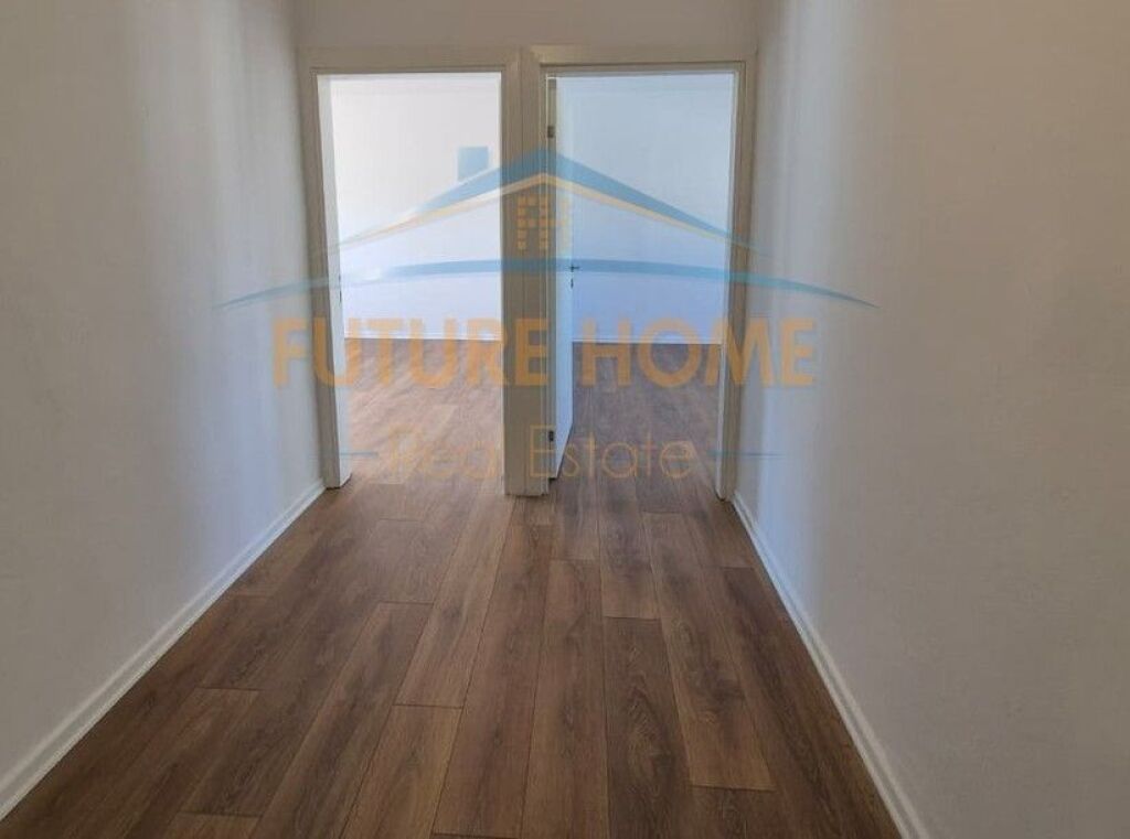 Shitet, Apartament 1+1, Oxhaku, Tiranë.