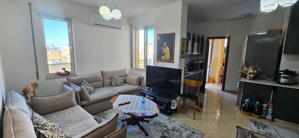 Shitet apartament 1+1 prane Shkolles Mihal Grameno!
