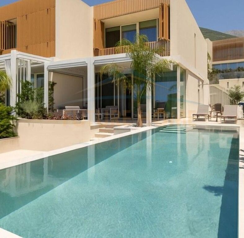 Shitet, Vilë 2-katëshe, ”Green Coast Resort ”.