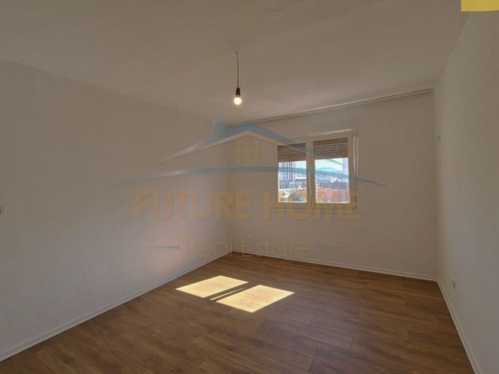 Shitet, Apartament 1+1, Oxhaku, Tiranë.