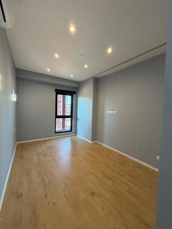 AMBIENT BIZNESI ME QIRA TE GARDEN BUILDING