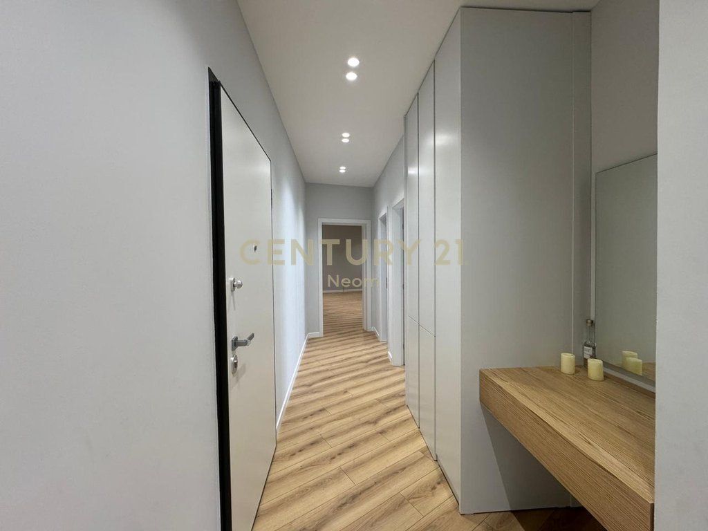 QIRA, APARTAMENT PREMIUM 2+1+2+OBORR me POST PARKIMI