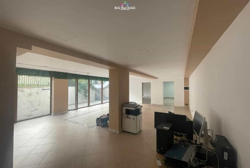 Dyqan Me Qera Tek Pazari i ri ( ID BD21805) Tirane