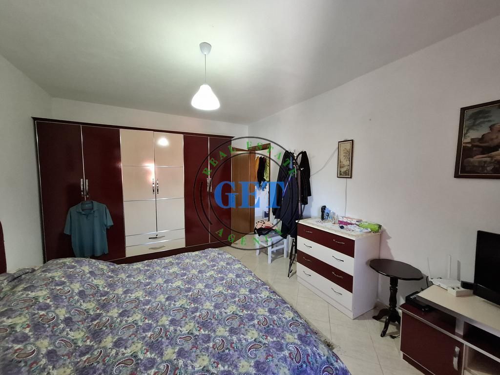 Shitet, Apartament 2+1, Tek Parku Vala, Durres.
