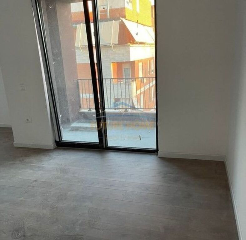 Shitje, Apartament 2+1, Myslym Shyri, Tiranë.