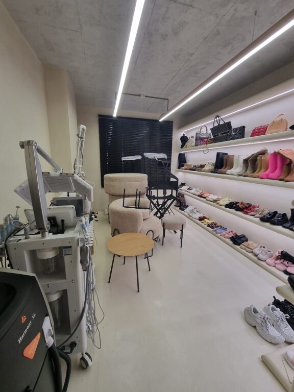 Appartamento 1+1, Comune di Parigi!