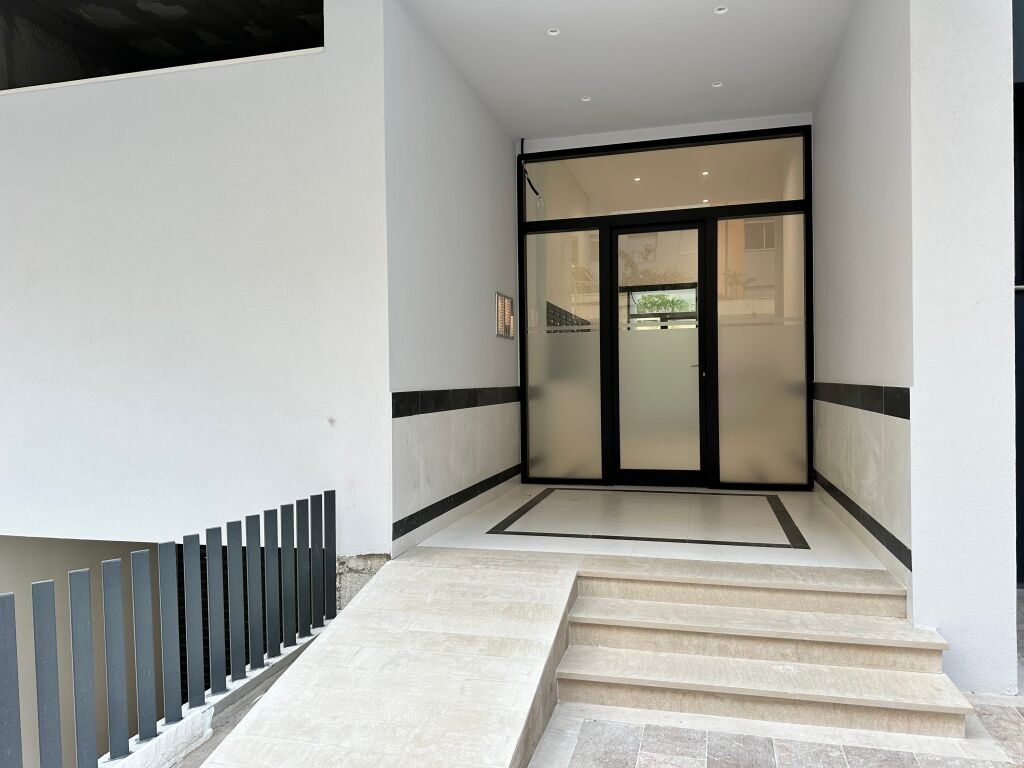 Apartament 2+1+2 në shitje në Lungomare Vlore