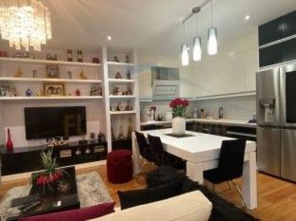 Shitet, Apartament2+1+2, Rruga e Kosovareve, Tirane.