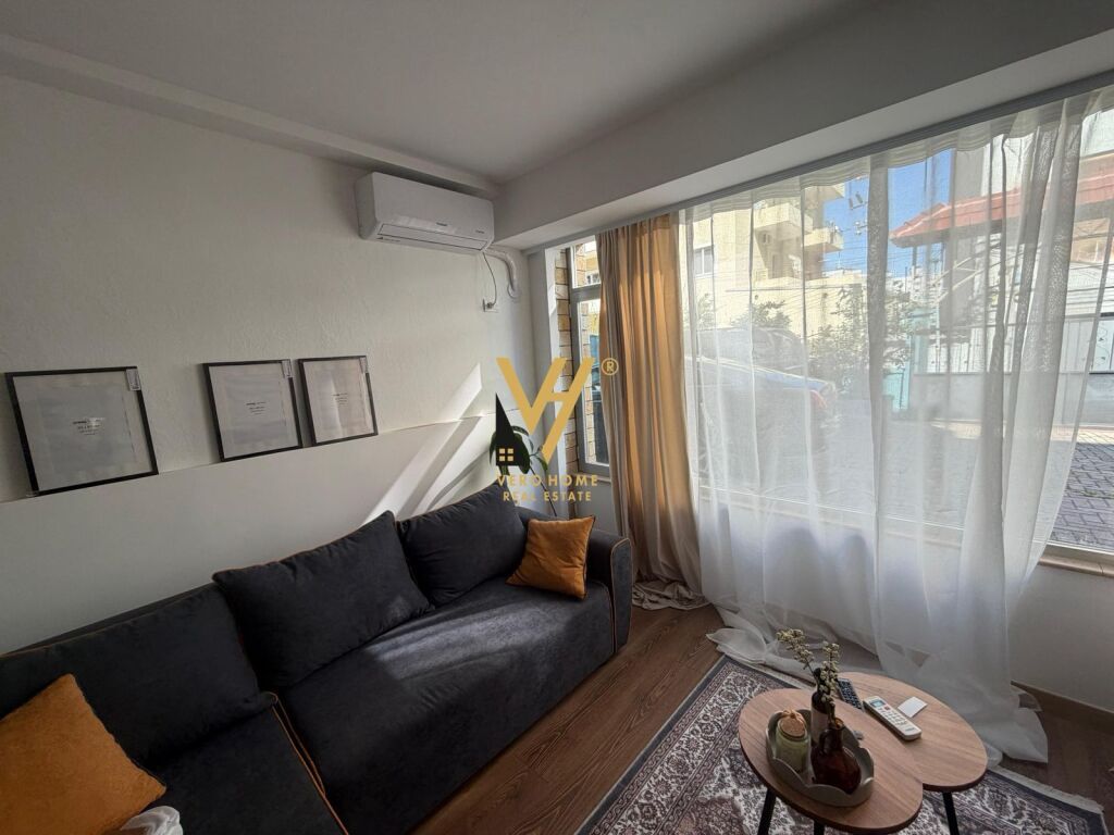 JEPET HYRJE 1+1+OBORR TE KODRA E DIELLIT 50.000 LEKE