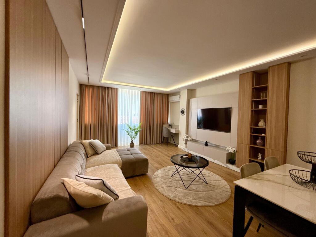 FOR RENT 1+1 APARTMENT, on Kavaja Street, opposite the Mosque