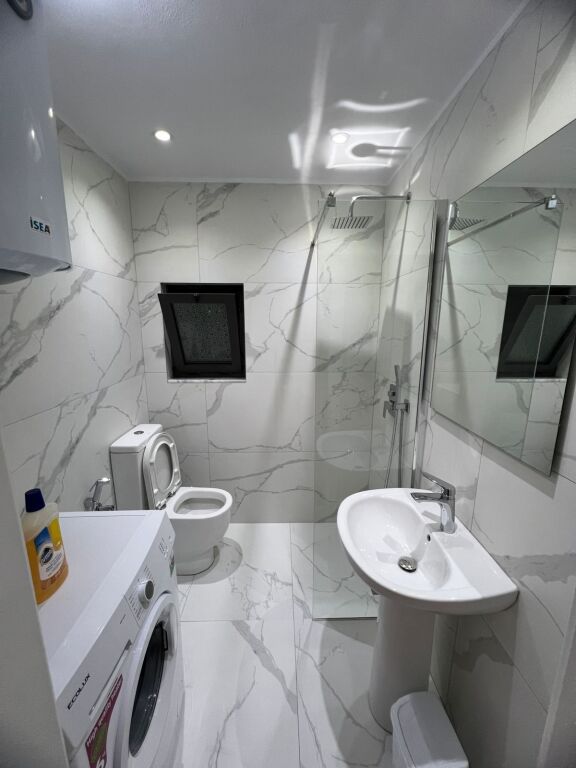 JEPET ME QIRA – 2+1 I SAPOMOBILUAR