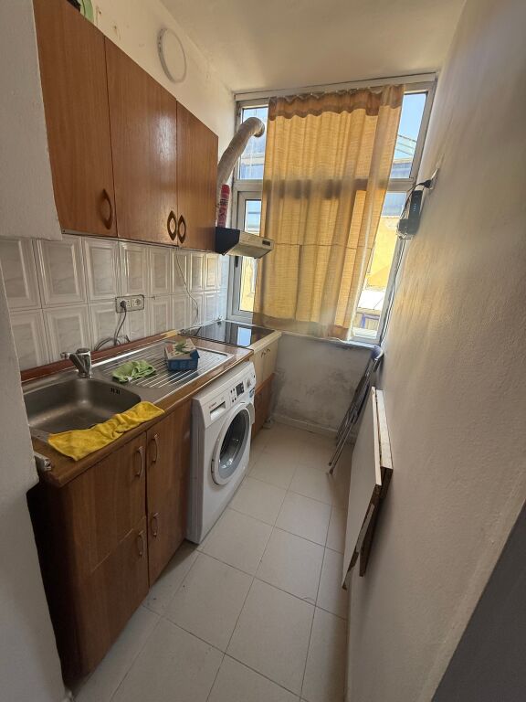 Garsoniere me qera tek sheshi skenderbej 35,000 leke perfshire uji dhe interneti