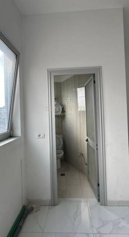 Jepet me qera ambient komercial