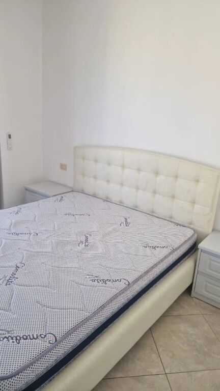 JEPET ME QERA APARTAMENT 2+1+BALLKON (MBRAPA QENDRES GLOBE TE TUNELI)