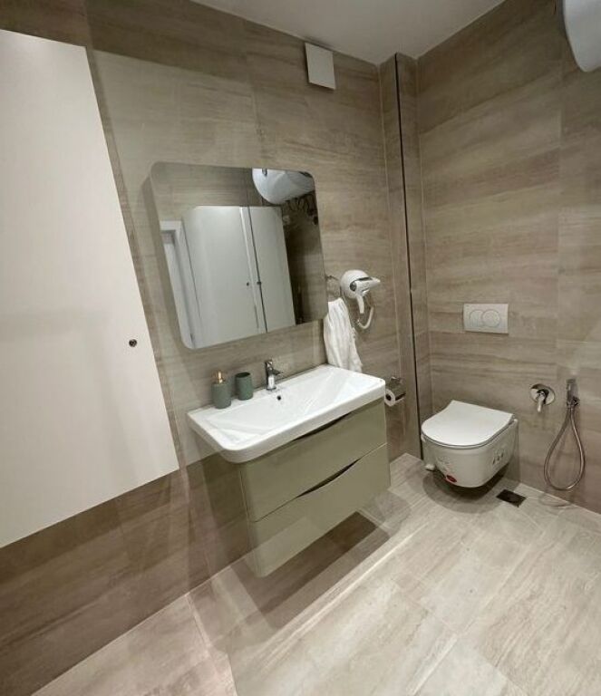 Affittasi 1+1 presso Caffè Roma nel Bllok