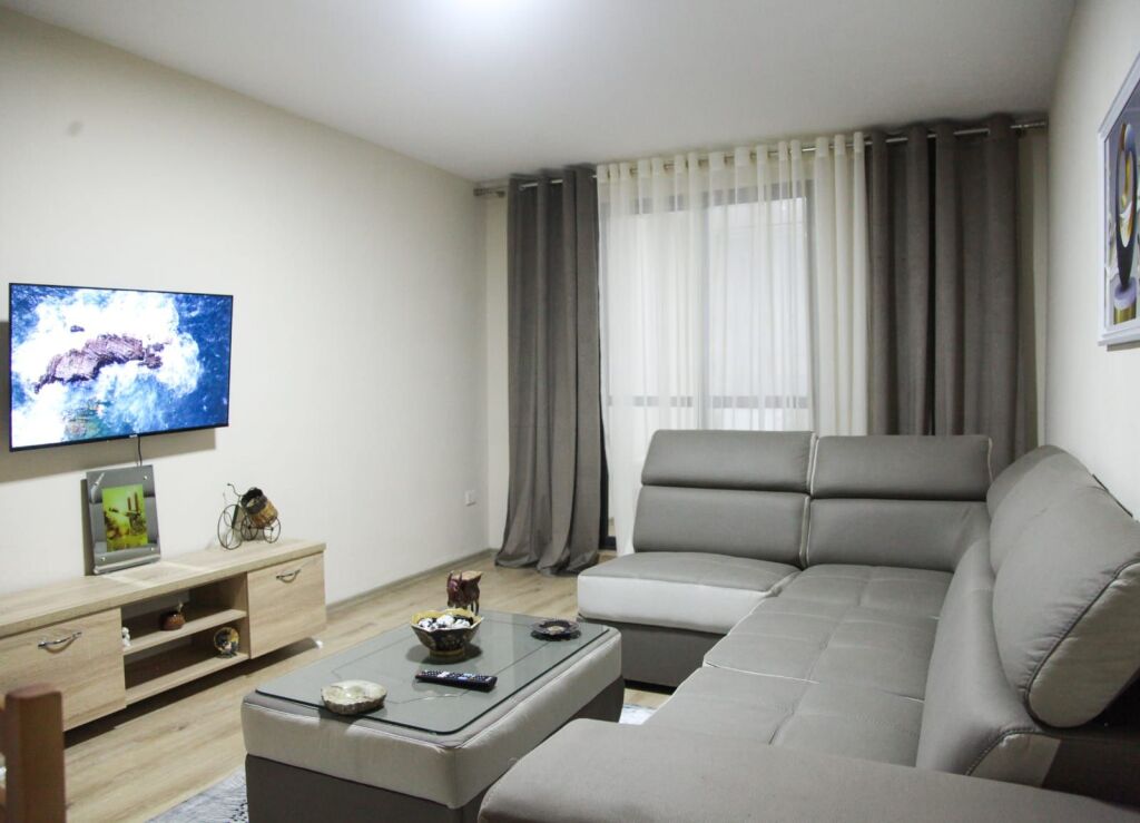 Jepet Me Qera Apartament 2+1+1 Ballkon