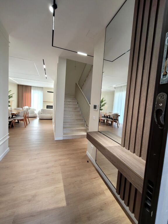 🏡 JEPET ME QIRA VILË – Green Valley Residence, Liqeni i Thatë