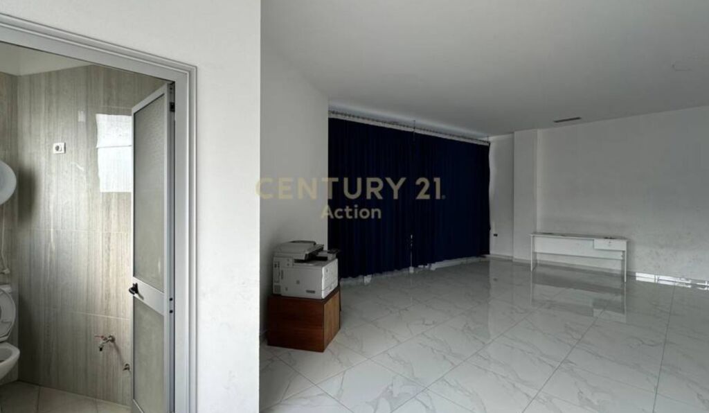 Jepet me qera ambient komercial