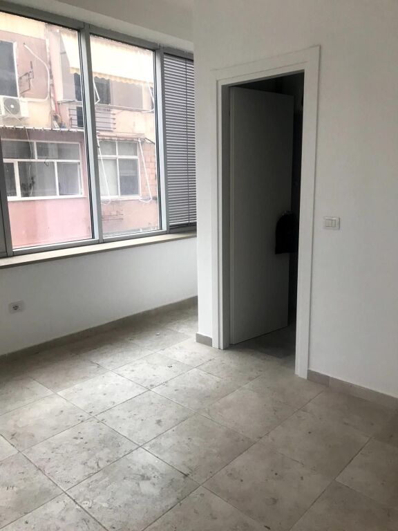 Zyre per qera te Stadiumi Dinamo