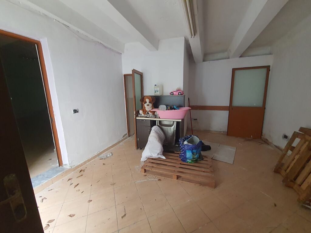 🏢 Magazine me qera pranë Drejtorisë së Policisë, Durrës