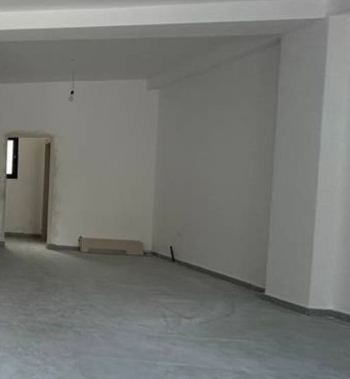 Commercial building for sale