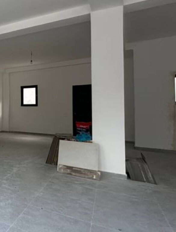 Jepet me qera godinë komerciale