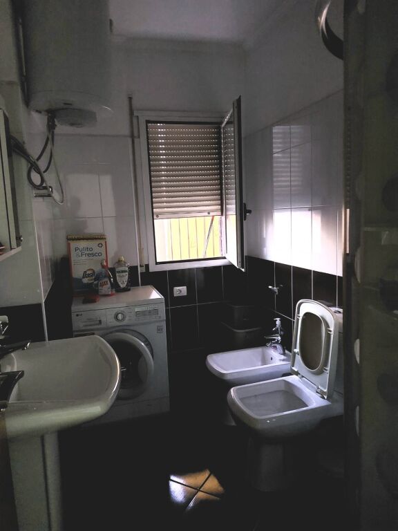 Apartament 2+1 për qira.Pallat i Ri pranë Gama Market Vlorë.
