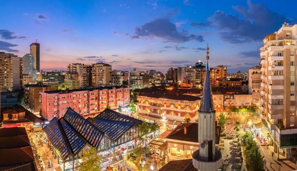 🏢 Jepet me qira zyrë 1+1 – Pazari i Ri