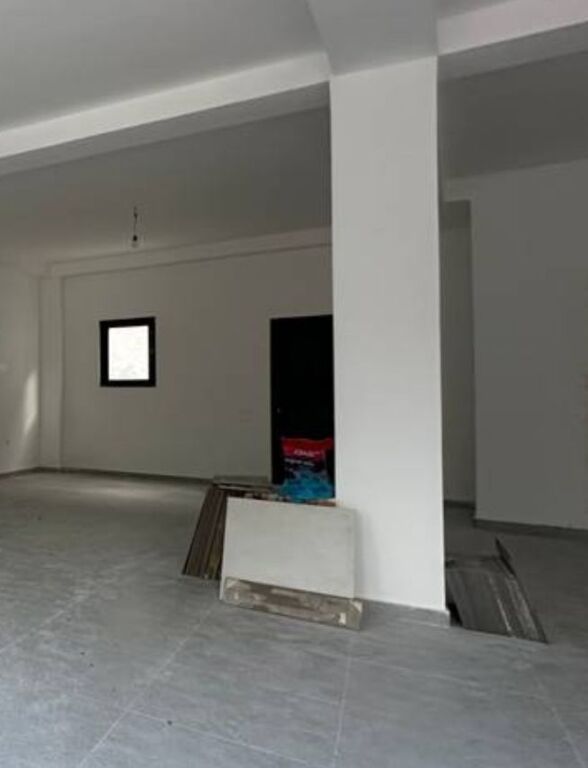 Commercial building for sale