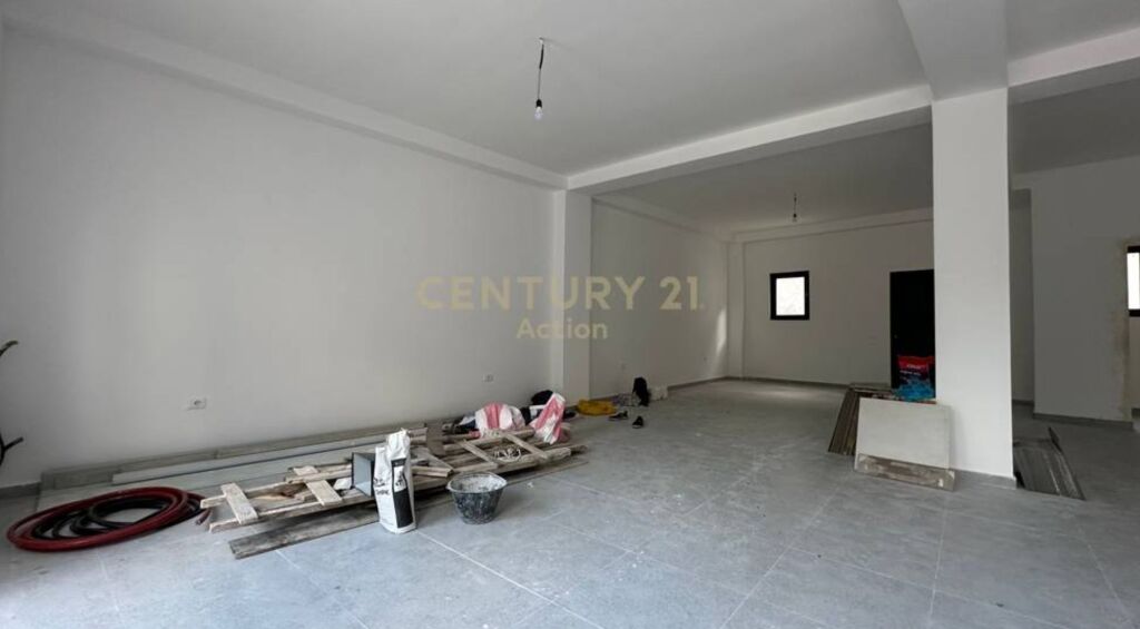 Jepet me qera godinë komerciale