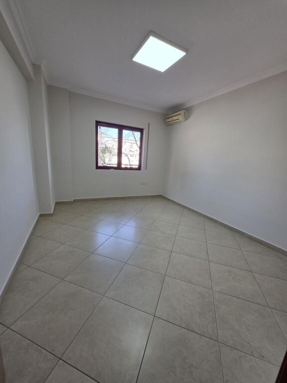 Jepet me qira ambient biznesi ,Rruga e Kavajes